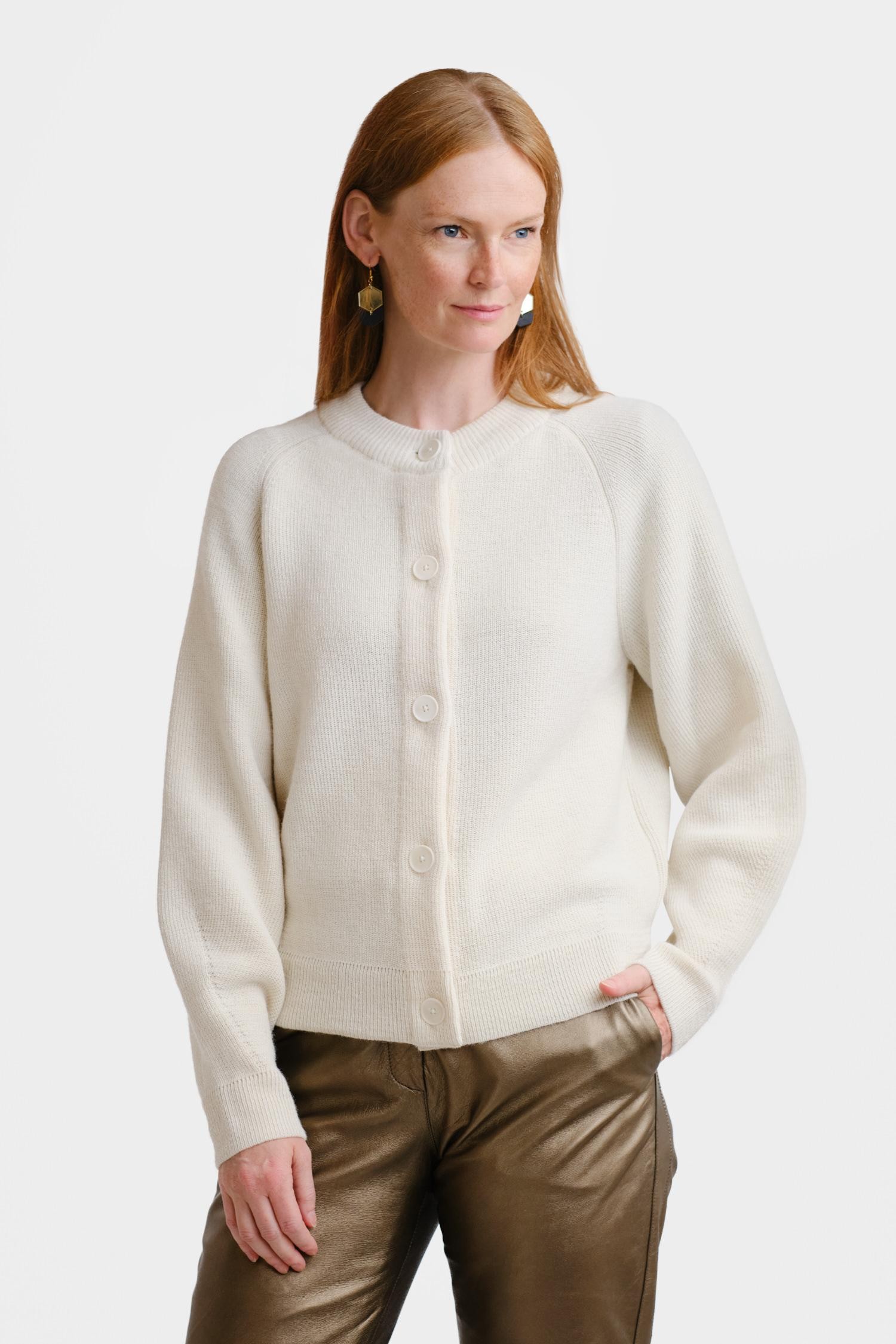 Soon-neuletakki, luonnonvalkoinen