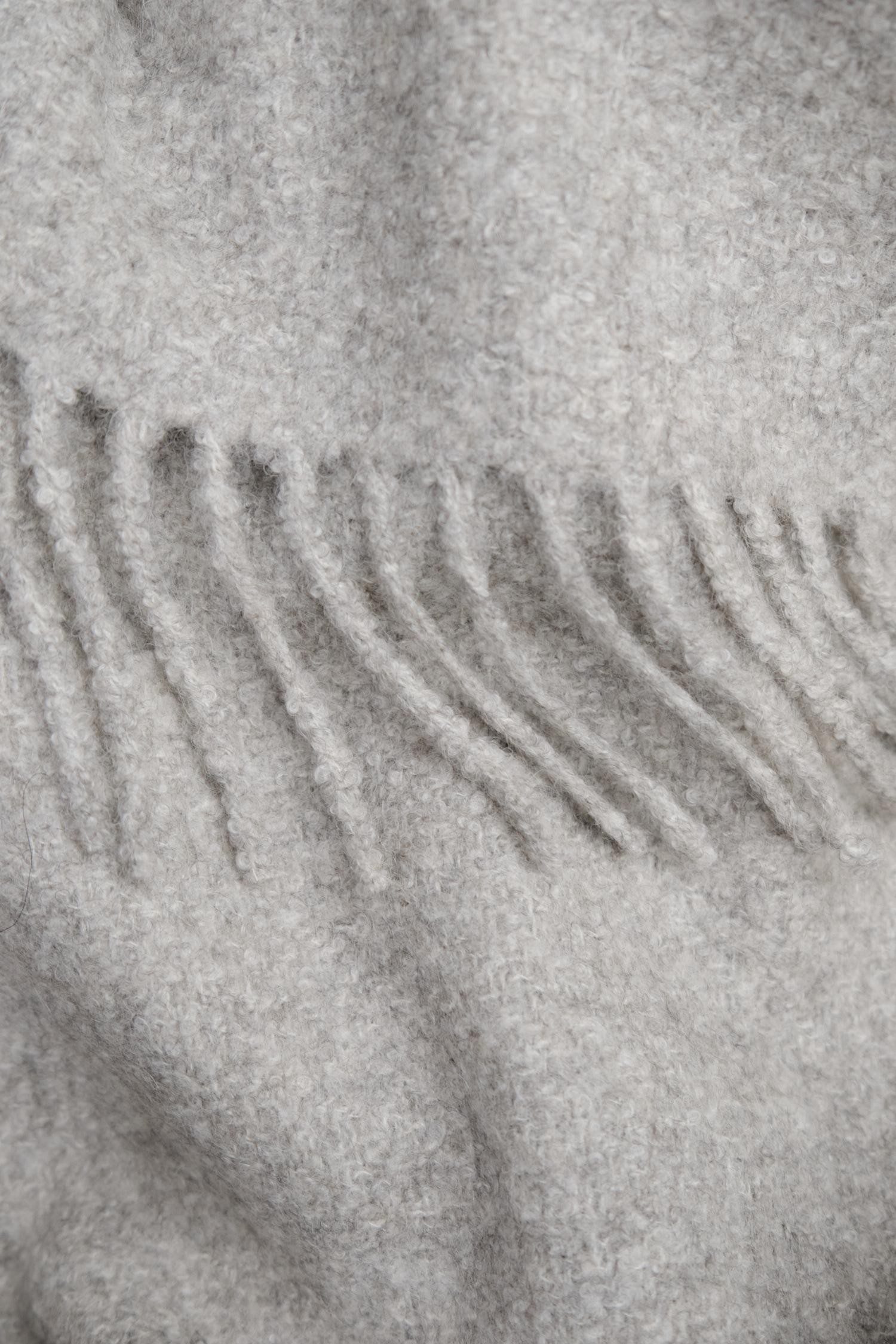 Curl-bukleehuivi, keskiharmaa