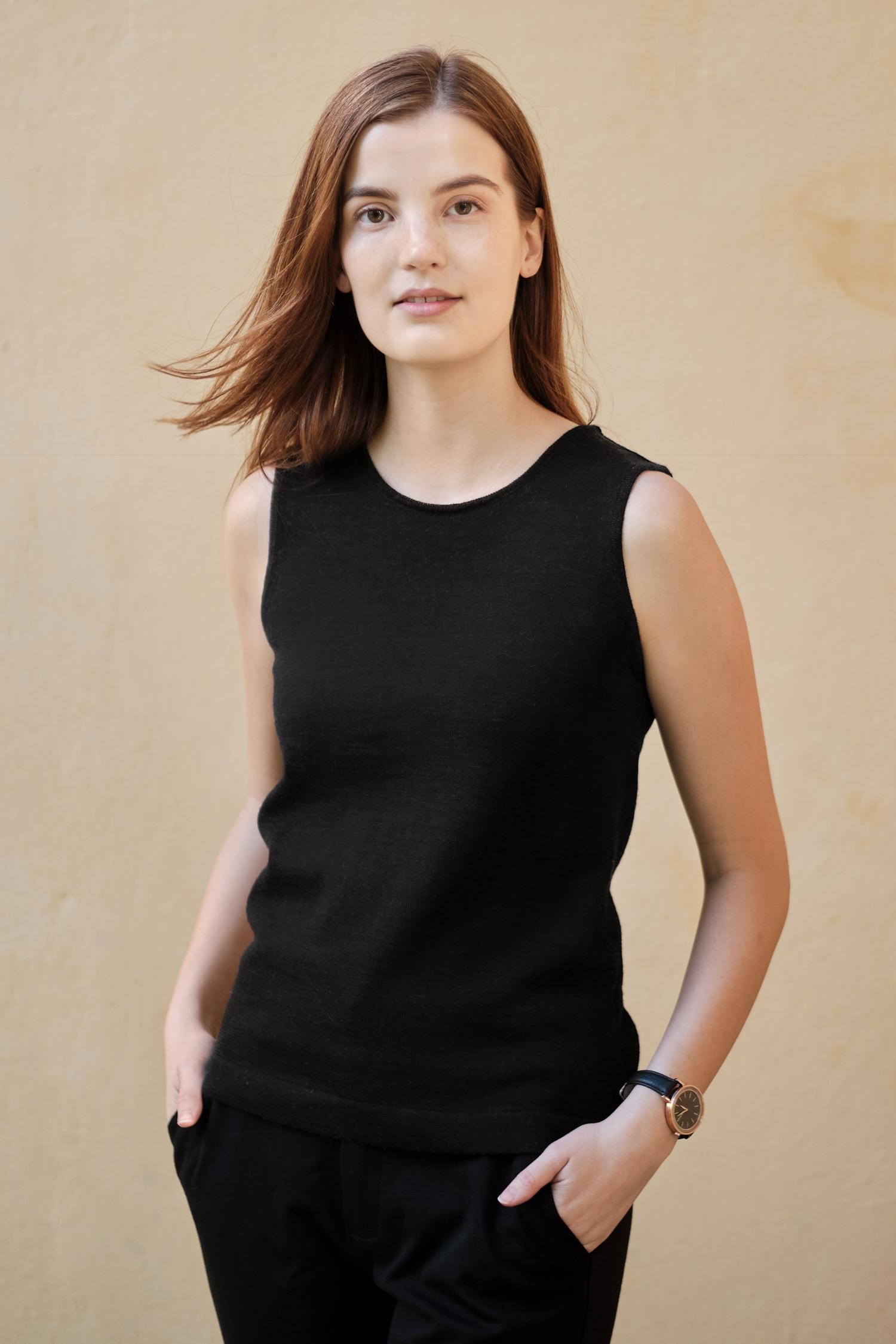 Sense-neuletoppi, musta