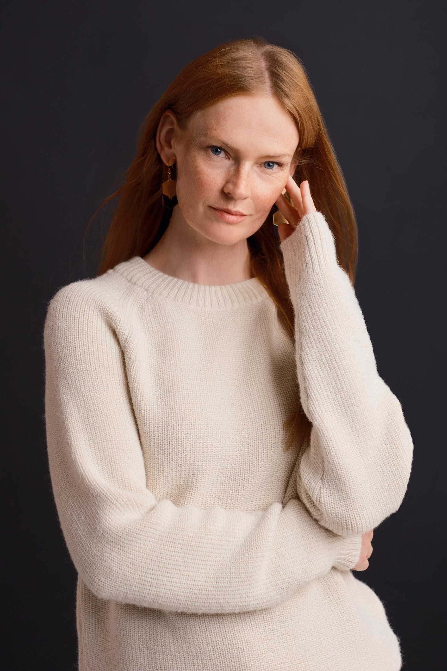 Loyal-neulepusero, luonnonvalkoinen