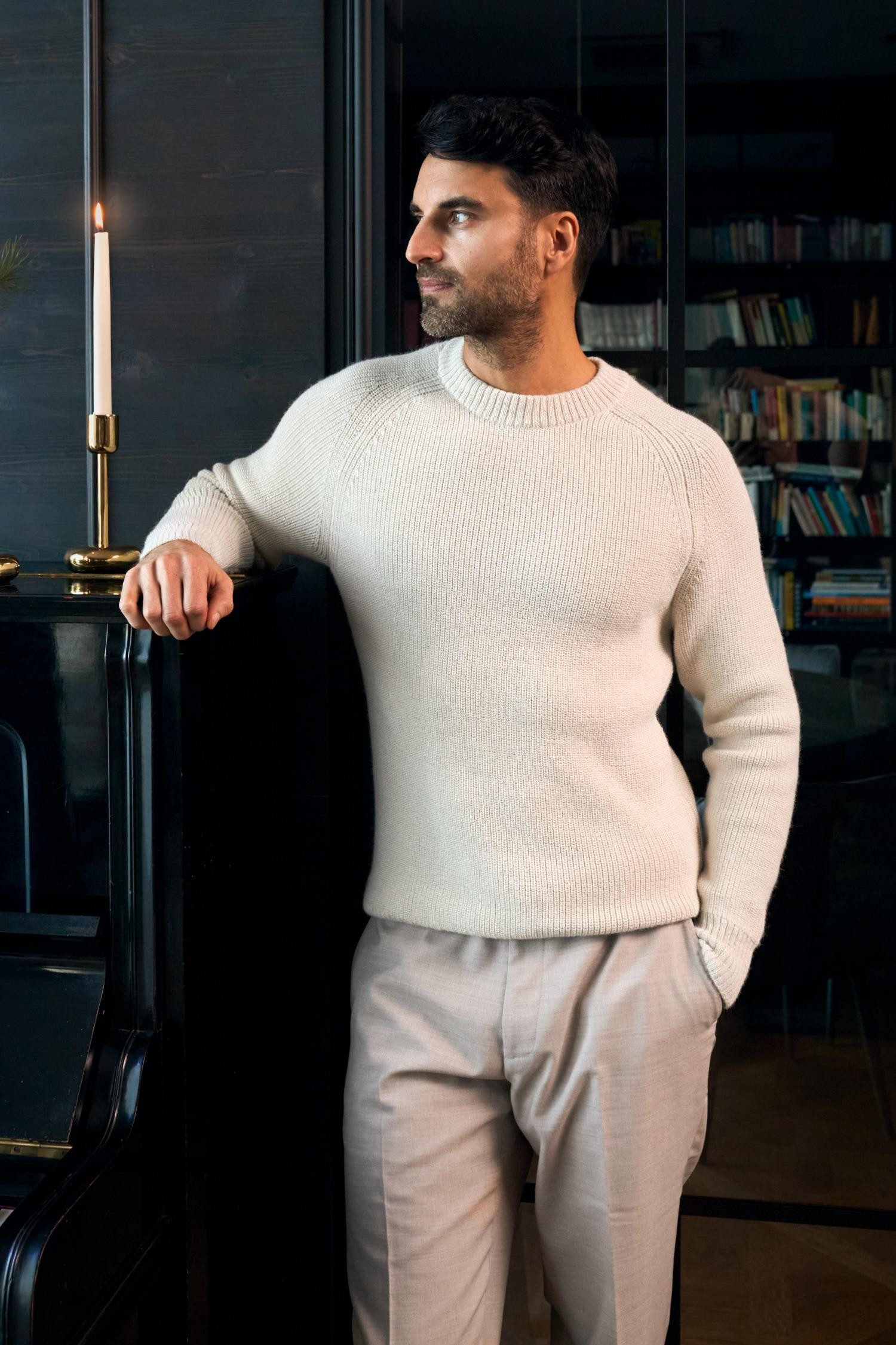 Loyal-neulepusero, luonnonvalkoinen