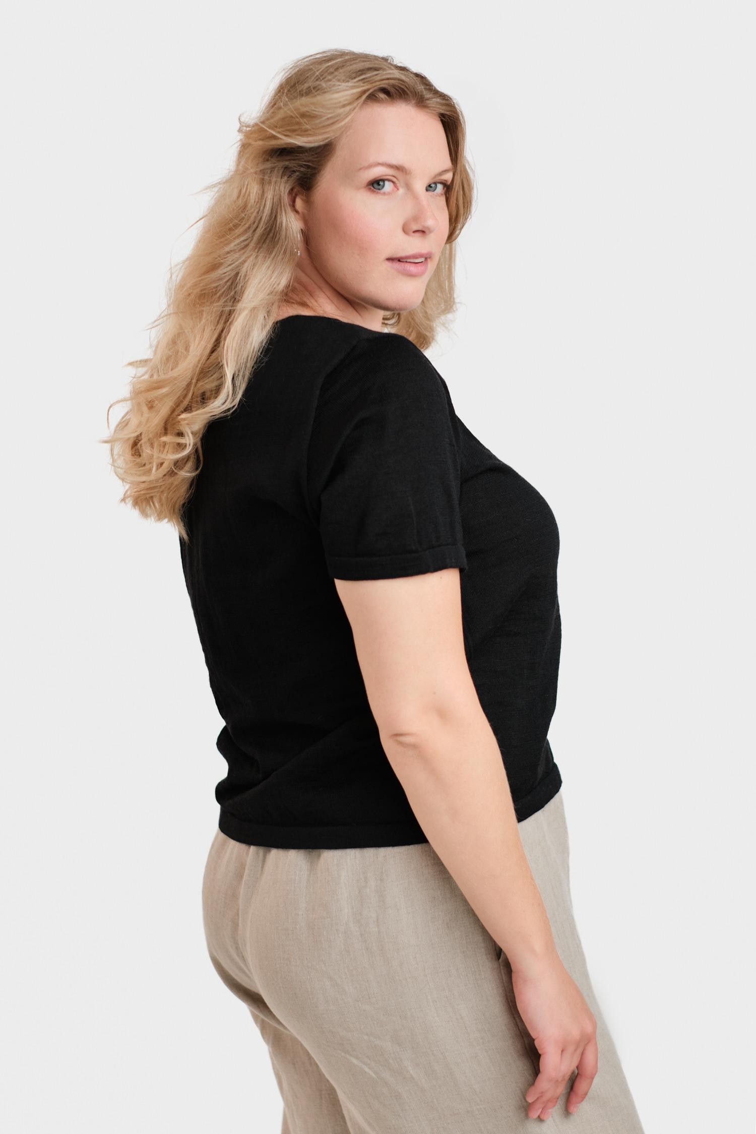 Simple t-paita, musta - Image 3