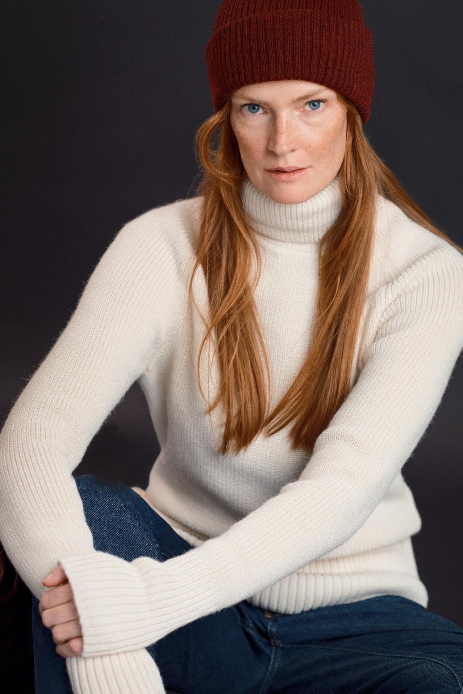 Vesikko-pooloneule, luonnonvalkoinen