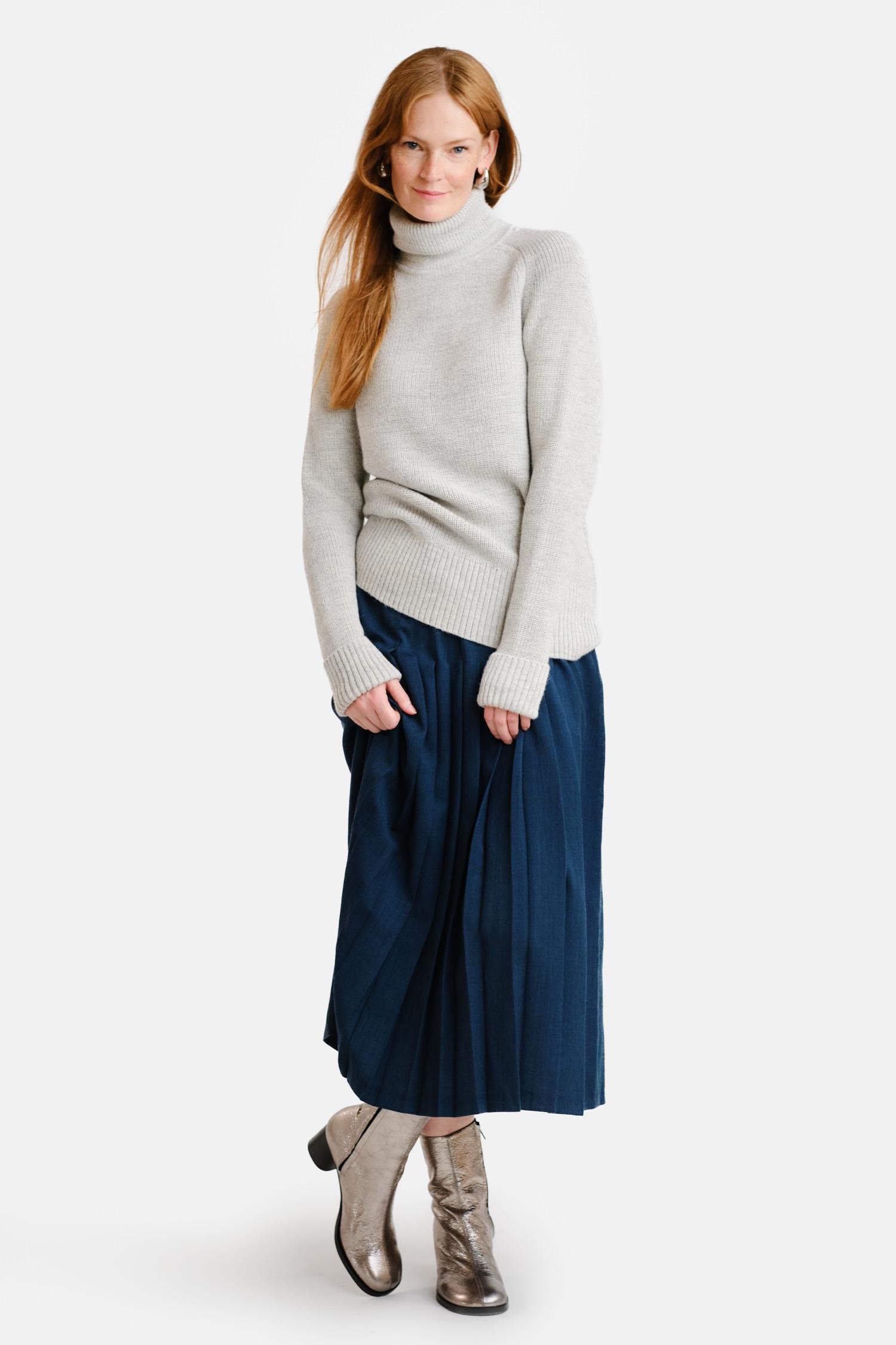 Vesikko-pooloneule, vaaleanharmaa - Image 2