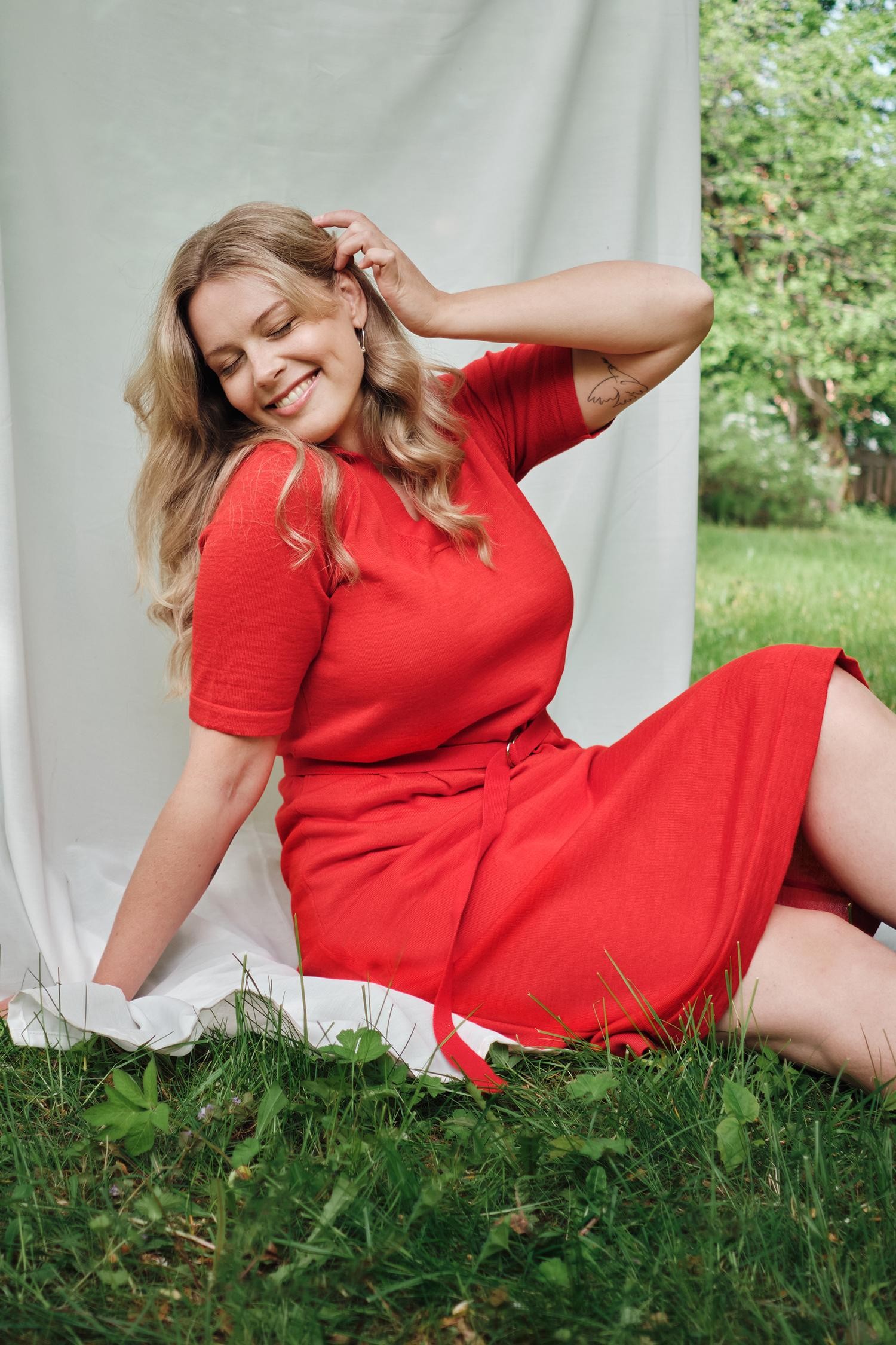 Voyage-neulemekko, tulenpunainen